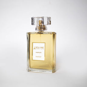 Frasco do perfume inspiração Chanel Nº 5 da Bella Paris, transmitindo sofisticação e charme com a fragrância floral aldeídica.