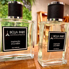 Foto do perfume Inspiração 212 Men na versão de 50ml ao lado da versão de 100ml, permitindo a comparação do tamanho e do design dos frascos.